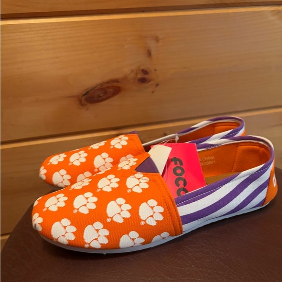 FOCO Clemson Tigers Shoes - Size M- NWT - Picture 3 of 7